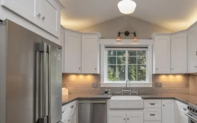 White shaker kitchen cabinets around a farmhouse sink